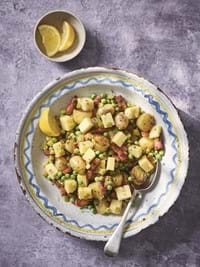Pea salad with bacon, new potatoes and Comté 